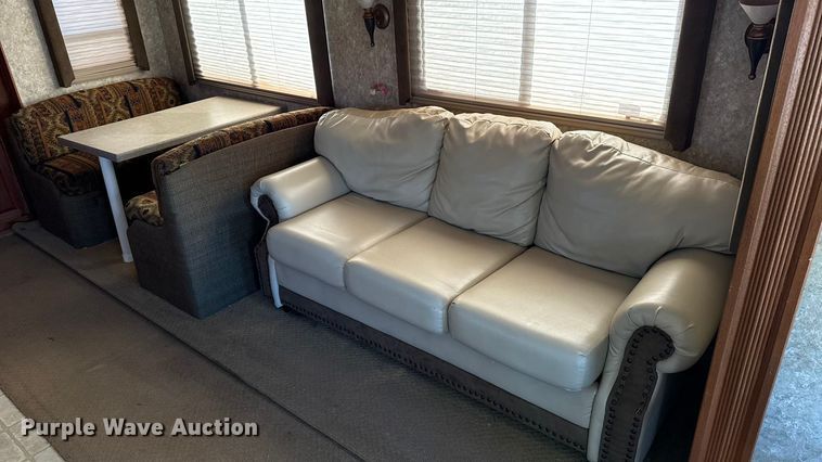 image for item ES5853 2005 Coachman Encore 380DS RV