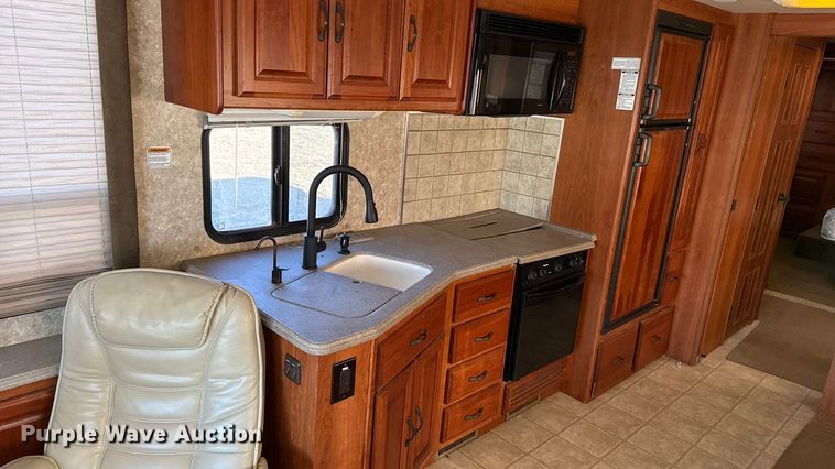 image for item ES5853 2005 Coachman Encore 380DS RV