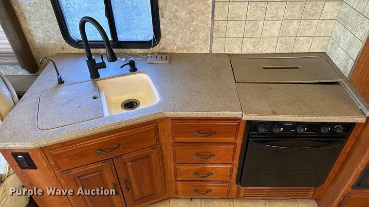 image for item ES5853 2005 Coachman Encore 380DS RV