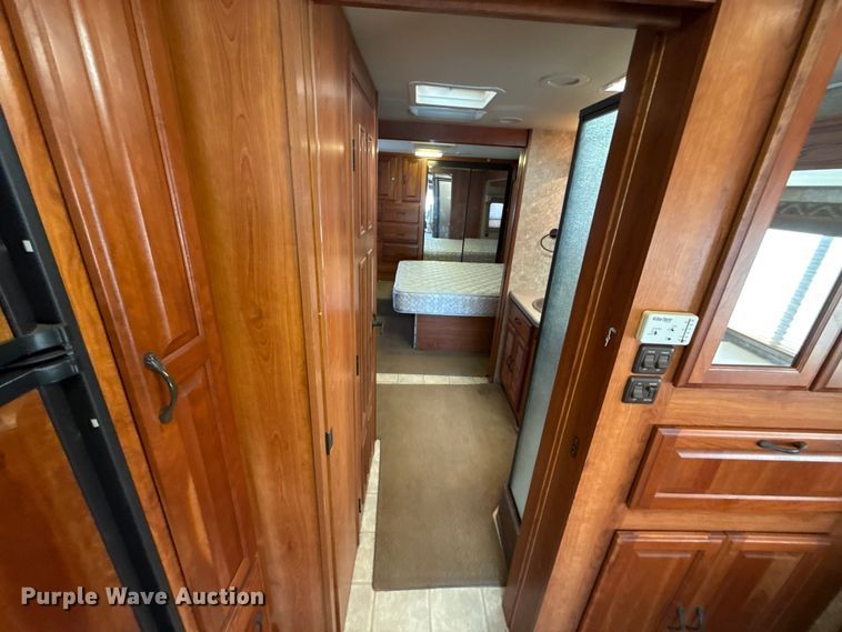 image for item ES5853 2005 Coachman Encore 380DS RV