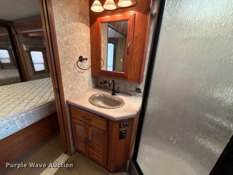 image for item ES5853 2005 Coachman Encore 380DS RV