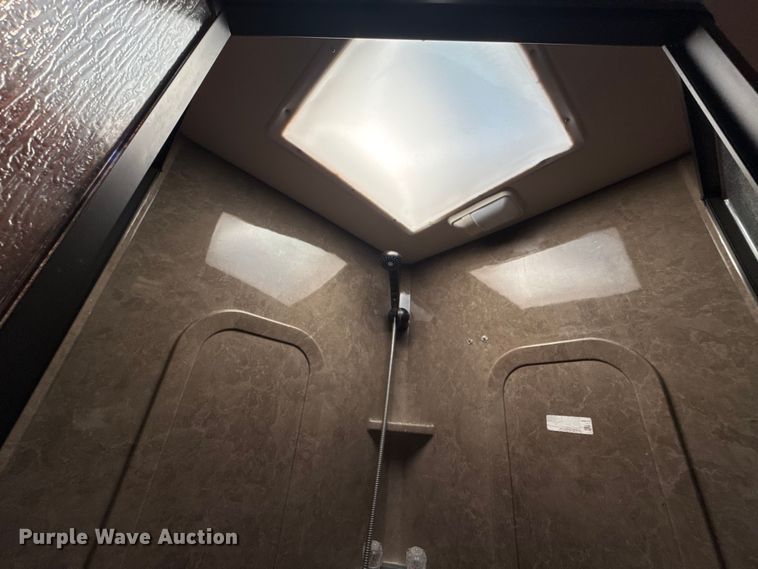 image for item ES5853 2005 Coachman Encore 380DS RV