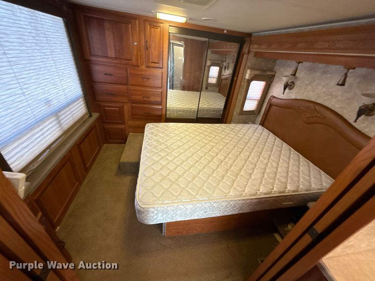 image for item ES5853 2005 Coachman Encore 380DS RV