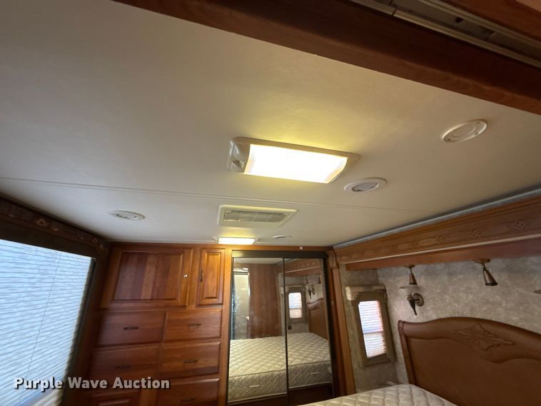 image for item ES5853 2005 Coachman Encore 380DS RV