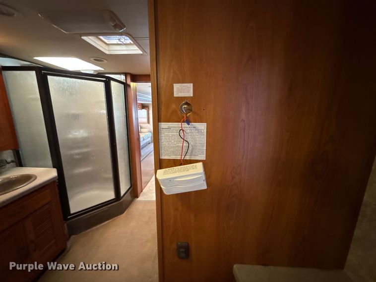 image for item ES5853 2005 Coachman Encore 380DS RV