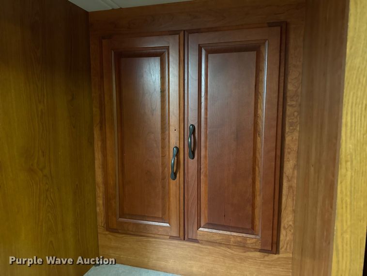 image for item ES5853 2005 Coachman Encore 380DS RV