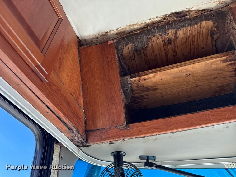 image for item ES5853 2005 Coachman Encore 380DS RV