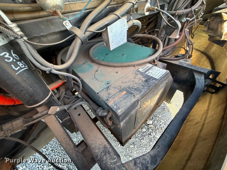 image for item ES5853 2005 Coachman Encore 380DS RV