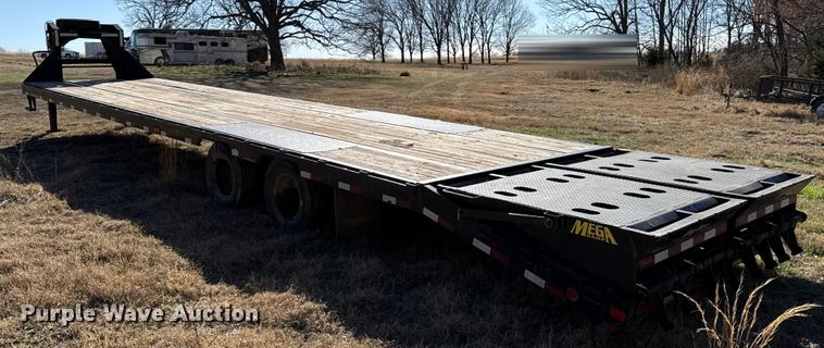 image for item ES5854 2019 Big Tex 25GN-35BK+5MR equipment trailer