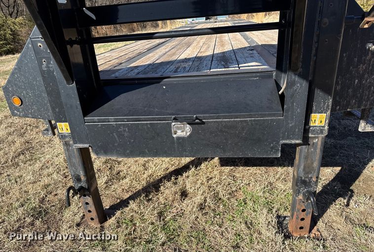 image for item ES5854 2019 Big Tex 25GN-35BK+5MR equipment trailer