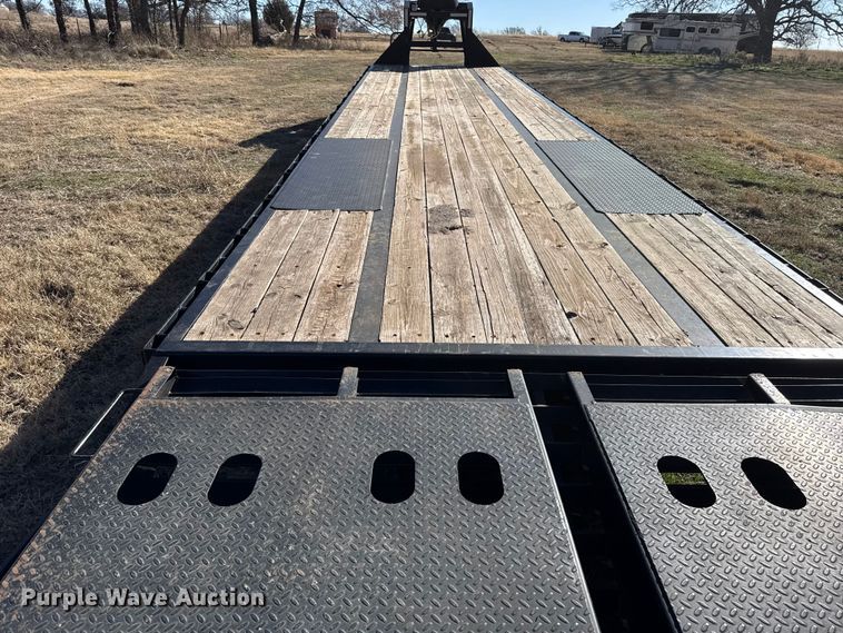 image for item ES5854 2019 Big Tex 25GN-35BK+5MR equipment trailer