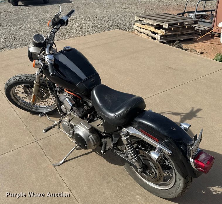 image for item ES5856 2002 Harley-Davidson Sportster L12 motorcycle