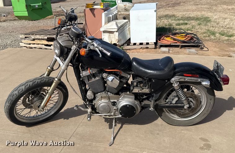 image for item ES5856 2002 Harley-Davidson Sportster L12 motorcycle