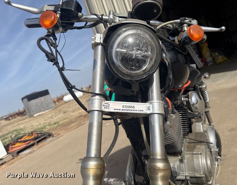 image for item ES5856 2002 Harley-Davidson Sportster L12 motorcycle