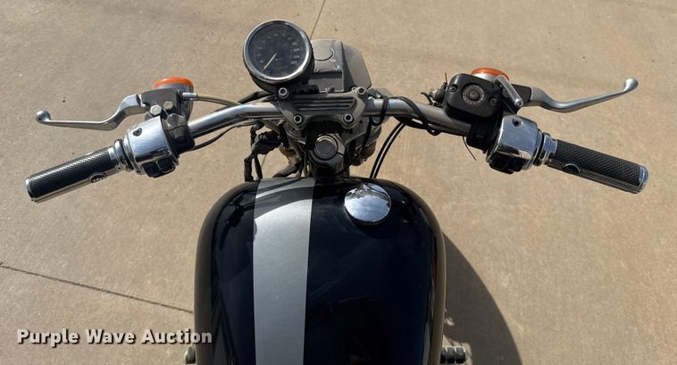 image for item ES5856 2002 Harley-Davidson Sportster L12 motorcycle