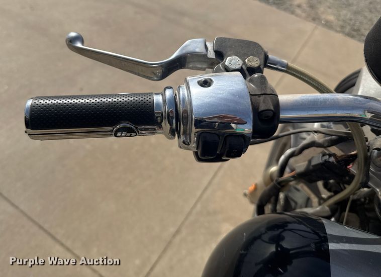 image for item ES5856 2002 Harley-Davidson Sportster L12 motorcycle