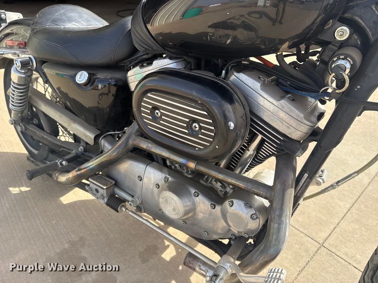 image for item ES5856 2002 Harley-Davidson Sportster L12 motorcycle