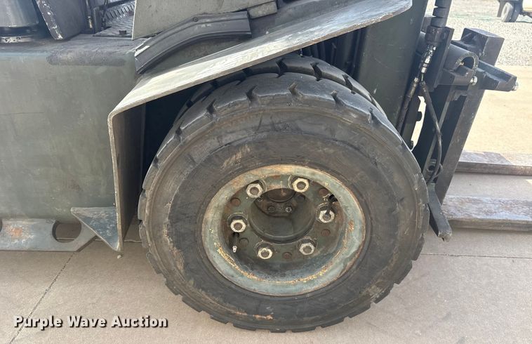 image for item ES5857 Hyster H60XL forklift