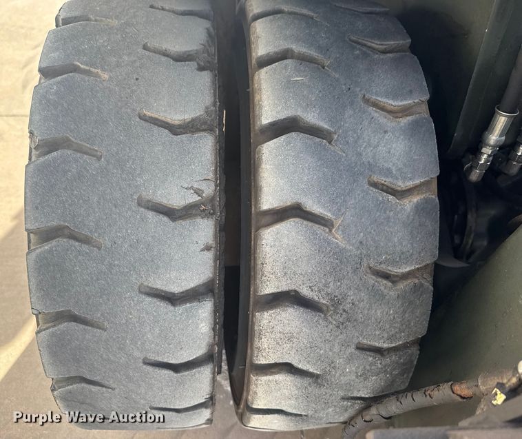 image for item ES5857 Hyster H60XL forklift