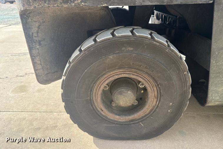 image for item ES5857 Hyster H60XL forklift