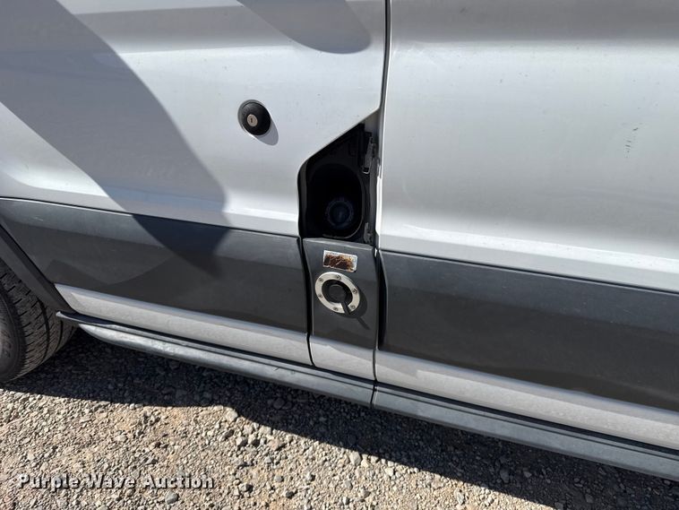 image for item ES5862 2018 Ford Transit 150 van
