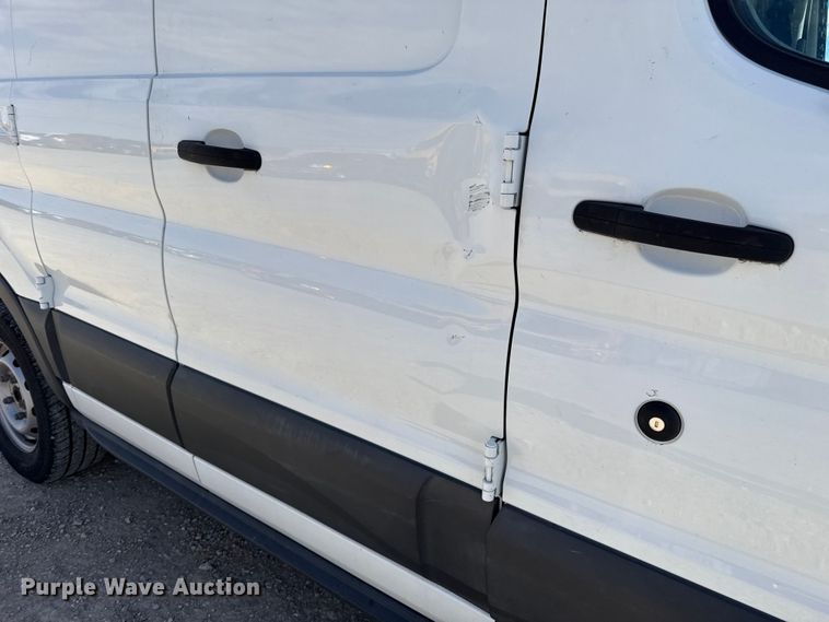 image for item ES5862 2018 Ford Transit 150 van