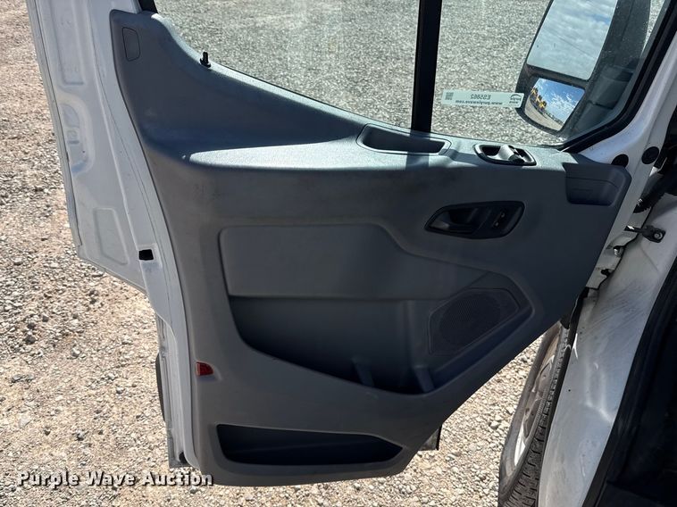 image for item ES5862 2018 Ford Transit 150 van