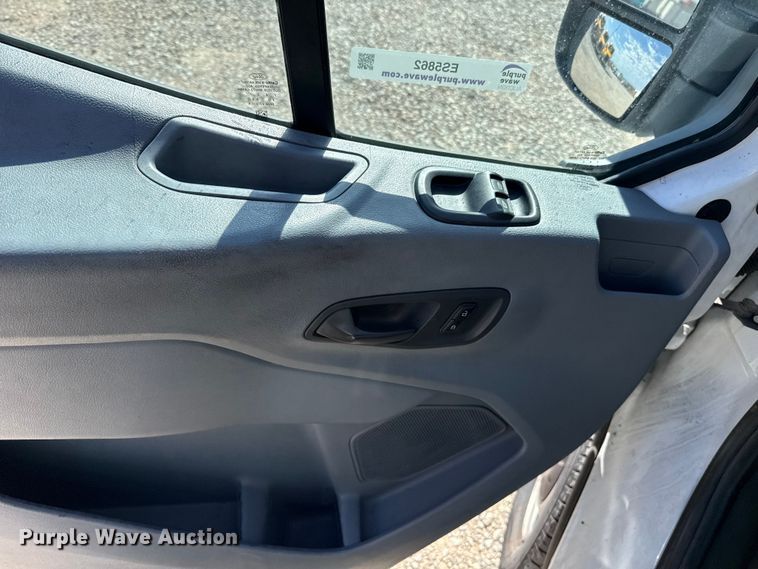 image for item ES5862 2018 Ford Transit 150 van