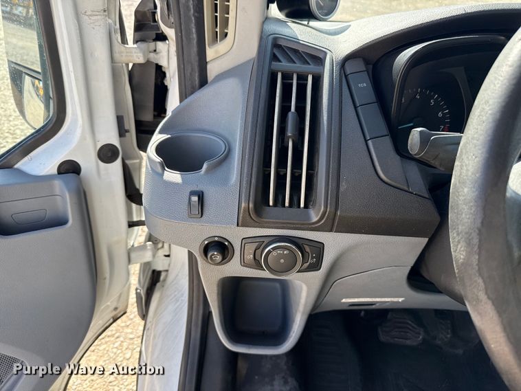 image for item ES5862 2018 Ford Transit 150 van