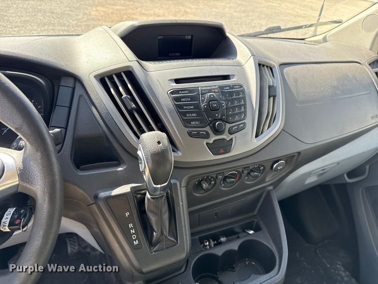 image for item ES5862 2018 Ford Transit 150 van