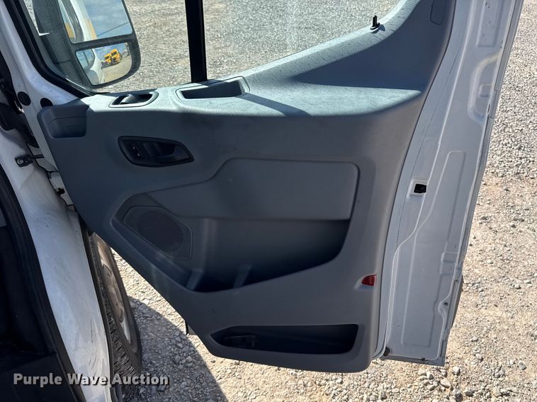 image for item ES5862 2018 Ford Transit 150 van