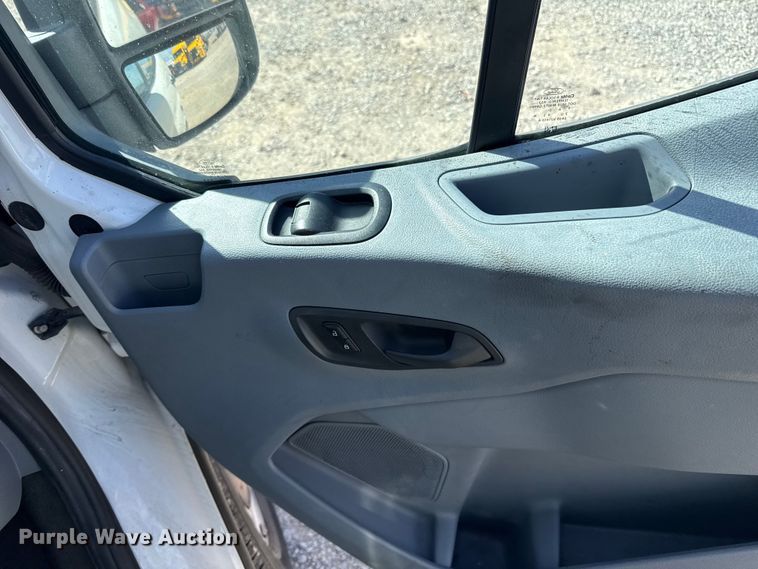 image for item ES5862 2018 Ford Transit 150 van