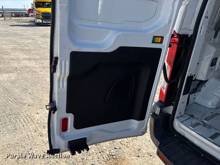 image for item ES5862 2018 Ford Transit 150 van