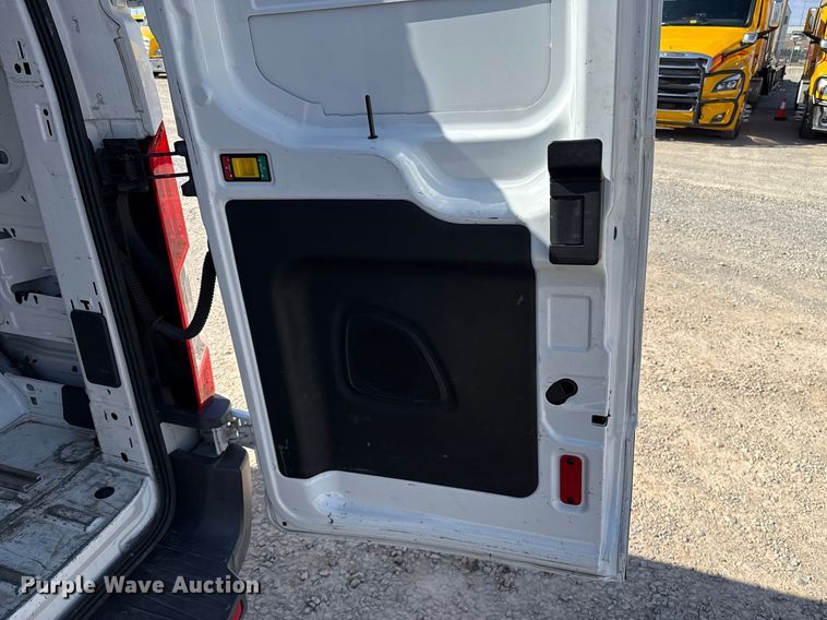 image for item ES5862 2018 Ford Transit 150 van