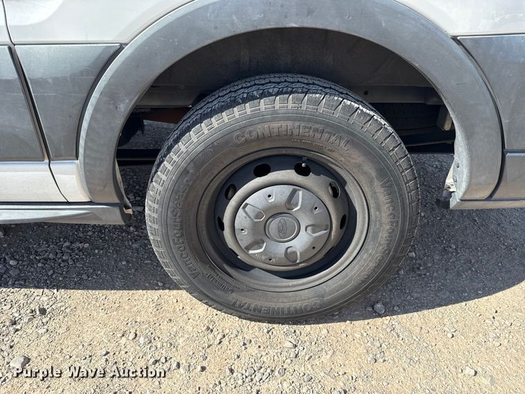 image for item ES5862 2018 Ford Transit 150 van