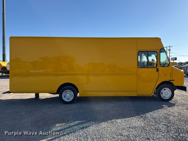 image for item ES5872 2021 Ford F59 delivery truck