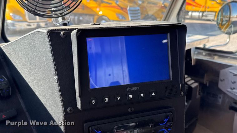 image for item ES5872 2021 Ford F59 delivery truck