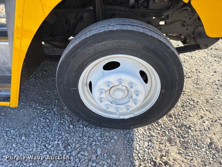 image for item ES5872 2021 Ford F59 delivery truck