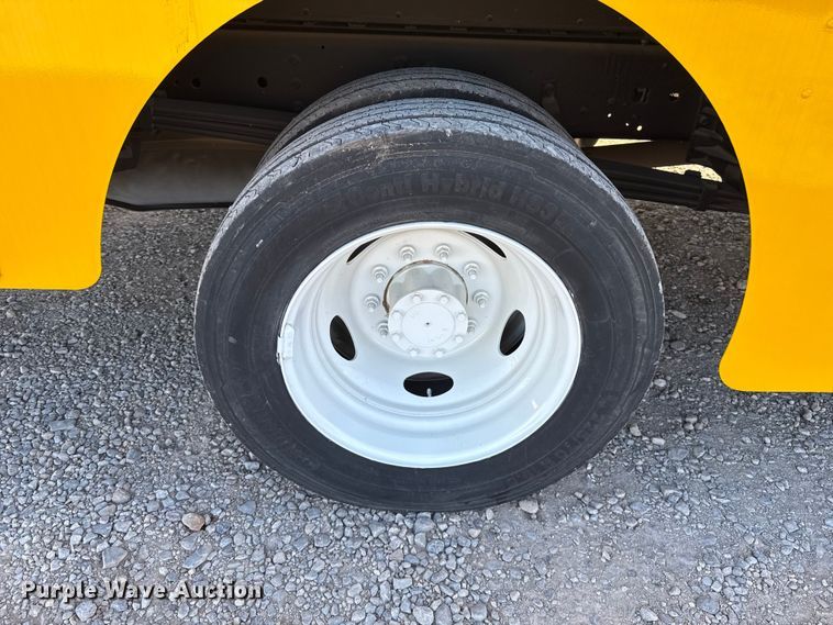 image for item ES5872 2021 Ford F59 delivery truck