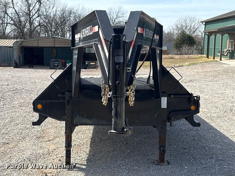 image for item ES5879 2022 Norstar Trailers LLC Iron Bull hydraulic tail equipment trailer