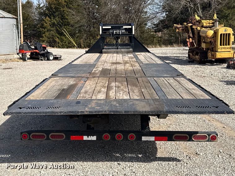 image for item ES5879 2022 Norstar Trailers LLC Iron Bull hydraulic tail equipment trailer