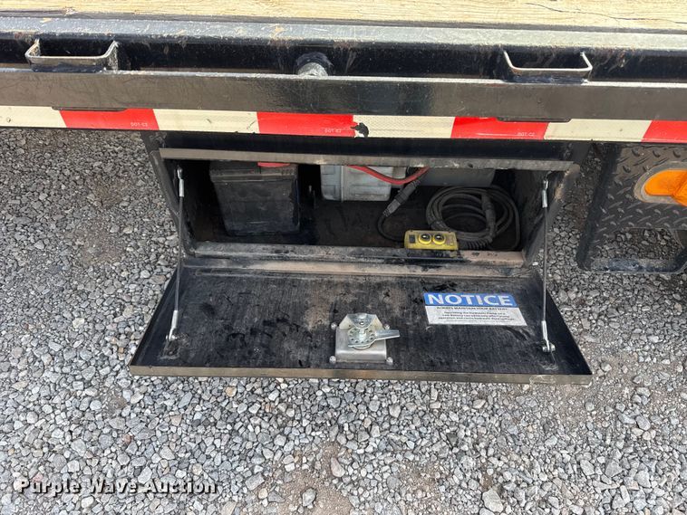 image for item ES5879 2022 Norstar Trailers LLC Iron Bull hydraulic tail equipment trailer
