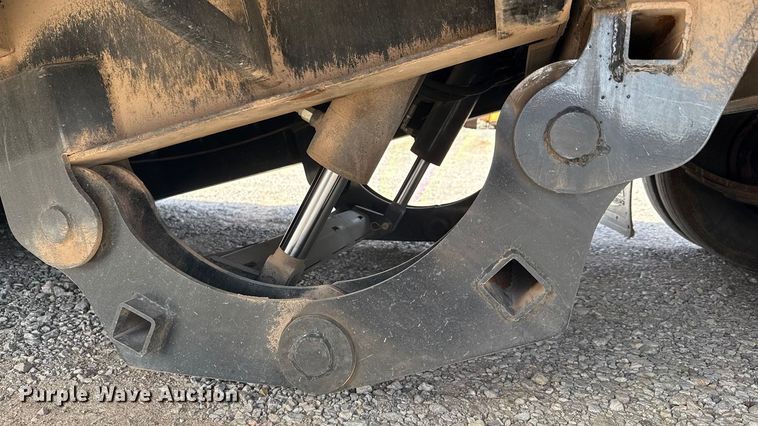 image for item ES5879 2022 Norstar Trailers LLC Iron Bull hydraulic tail equipment trailer