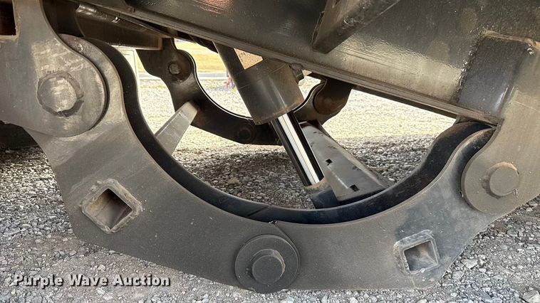 image for item ES5879 2022 Norstar Trailers LLC Iron Bull hydraulic tail equipment trailer