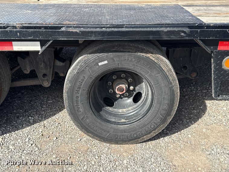 image for item ES5879 2022 Norstar Trailers LLC Iron Bull hydraulic tail equipment trailer