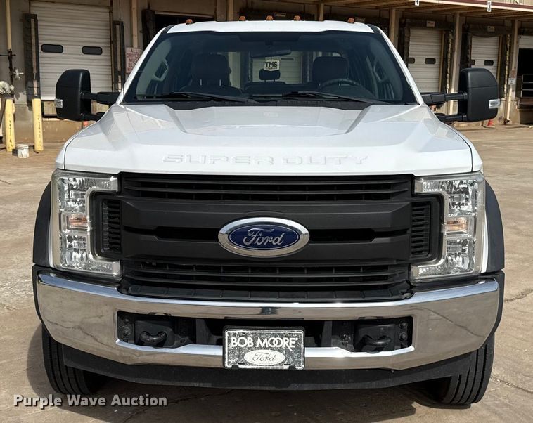 image for item ES5884 2019 Ford F550 truck cab and chassis