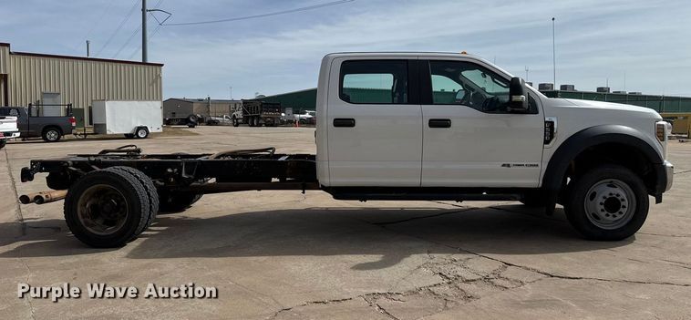 image for item ES5884 2019 Ford F550 truck cab and chassis