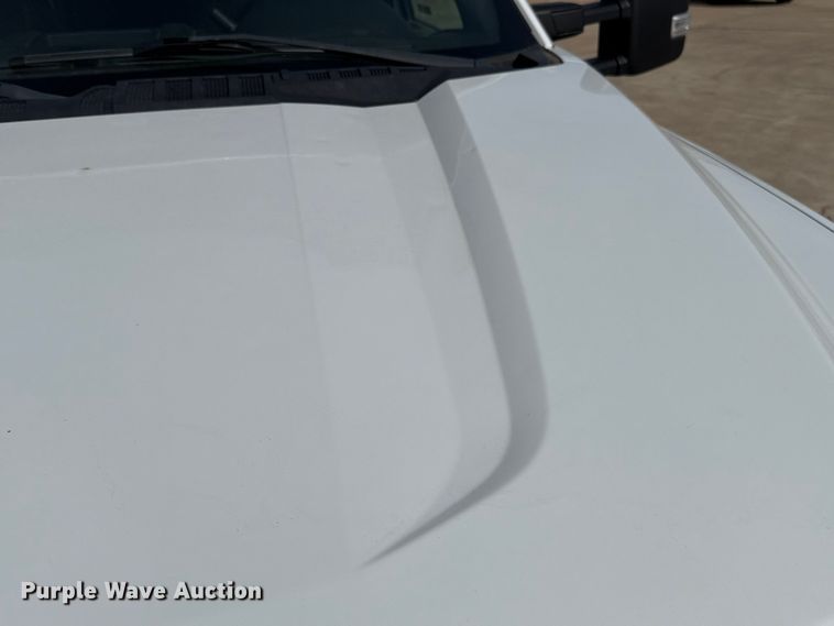 image for item ES5884 2019 Ford F550 truck cab and chassis