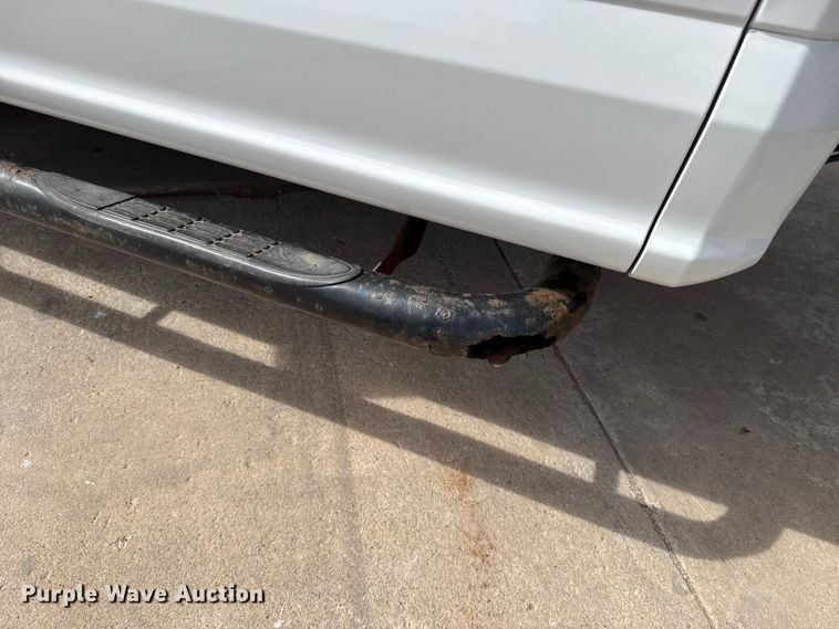 image for item ES5884 2019 Ford F550 truck cab and chassis