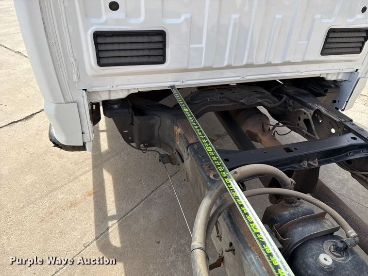 image for item ES5884 2019 Ford F550 truck cab and chassis
